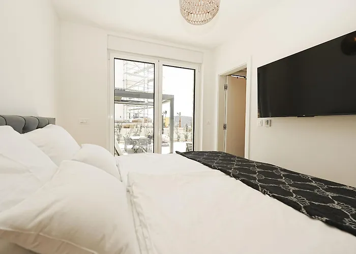 Hills North - Luxury - Sea View Villa *